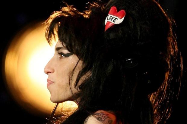 Nova audiência judicial sobre morte de Amy Winehouse será em janeiro Steven Governo/AP Nova audiência judicial sobre morte de Amy Winehouse será em janeiro Steven Governo/AP