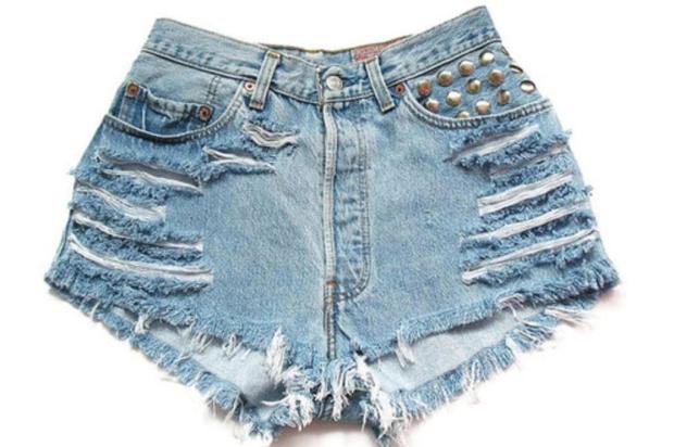 Short jeans destruído é a tendência da vez Reprodução/Reprodução Short jeans destruído é a tendência da vez Reprodução/Reprodução