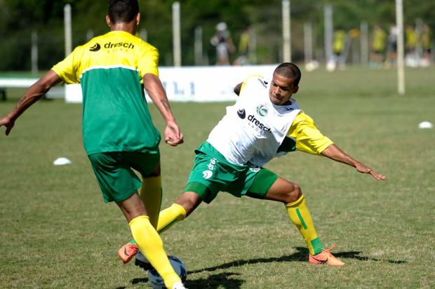 Copa Centenário será transmitida pela TVCOM, quarta-feira, no Estádio Passo D'Areia Porthus Junior, Agência RBS/ Copa Centenário será transmitida pela TVCOM, quarta-feira, no Estádio Passo D'Areia Porthus Junior, Agência RBS/