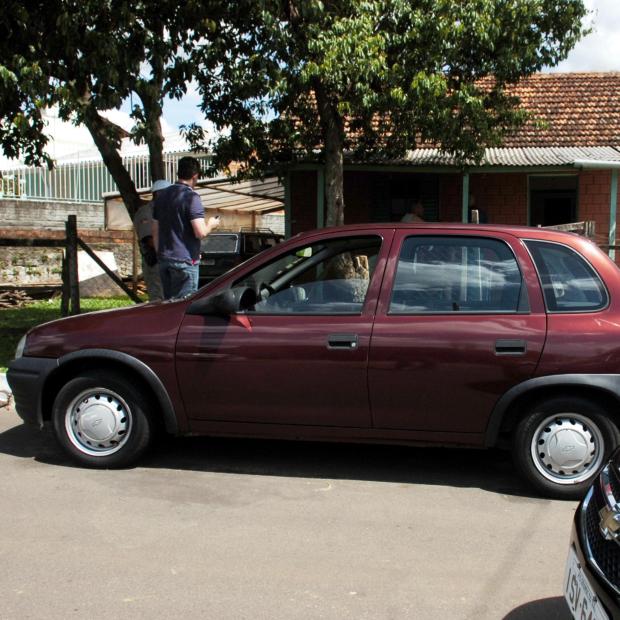 Carro roubado em assalto que resultou na morte de padre é encontrado em Campo Bom Miro de Souza/Agencia RBS Carro roubado em assalto que resultou na morte de padre é encontrado em Campo Bom Miro de Souza/Agencia RBS