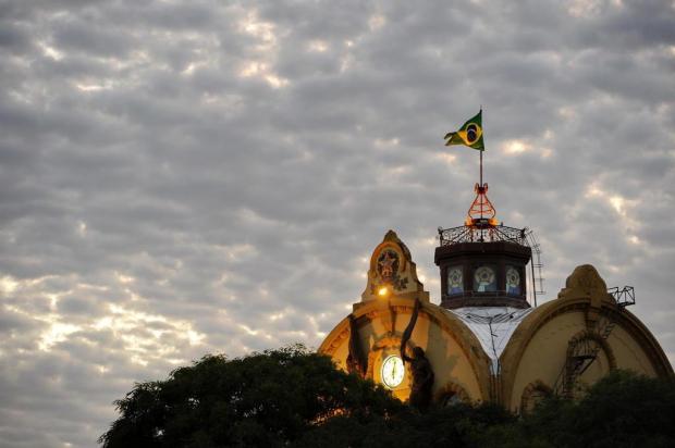 Terça-feira será quente e abafada Carlos Macedo/Especial Terça-feira será quente e abafada Carlos Macedo/Especial