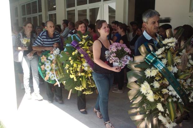 Comoção no enterro da menina morta em Santa Cruz do Sul Vanessa Kannenberg/