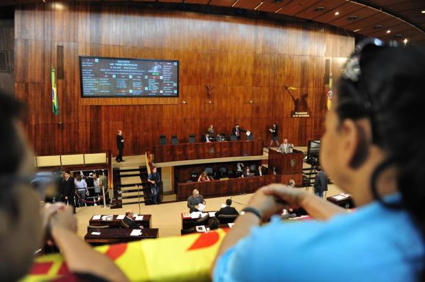 Manifestação de professores agita votação de pacote do governo Tarso na Assembleia  Bruno Alencastro/Agencia RBS