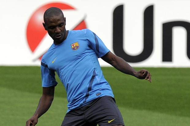 Após cirurgia, médicos autorizam retorno do lateral-esquerdo Abidal ao futebol Lluis Gene/AFP Após cirurgia, médicos autorizam retorno do lateral-esquerdo Abidal ao futebol Lluis Gene/AFP