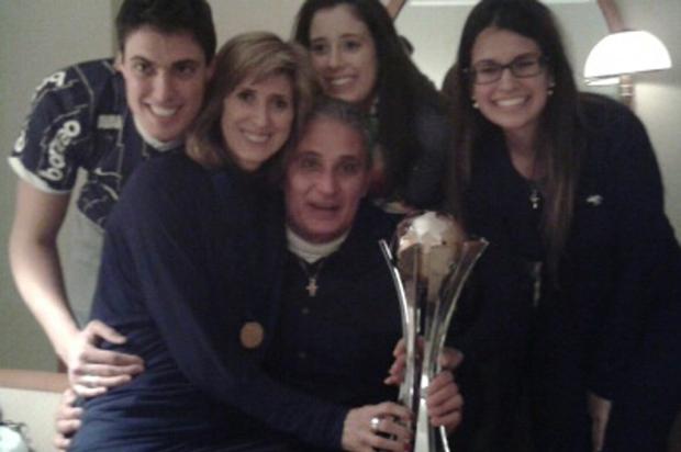 Tite comemora título do Corinthians com a família no Japão Ademir Bachi, arquivo pessoal / Tite comemora título do Corinthians com a família no Japão Ademir Bachi, arquivo pessoal /