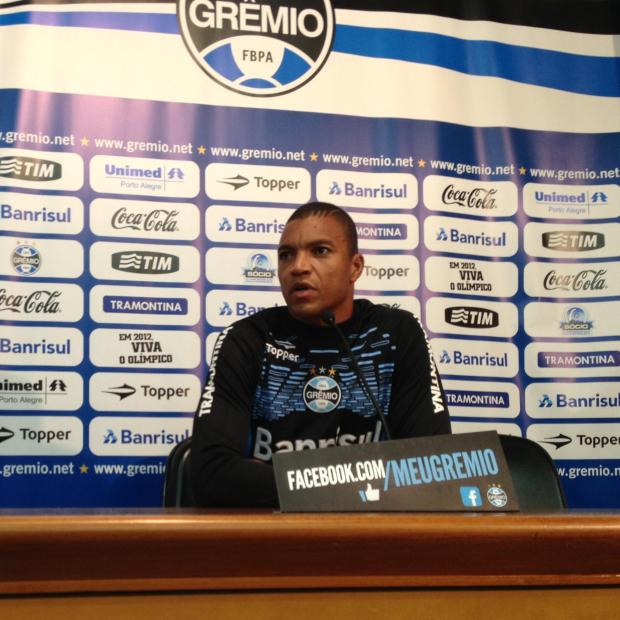 Torcedores gremistas reprovam contratação do goleiro Dida Luís Henrique Benfica/Agência RBS
