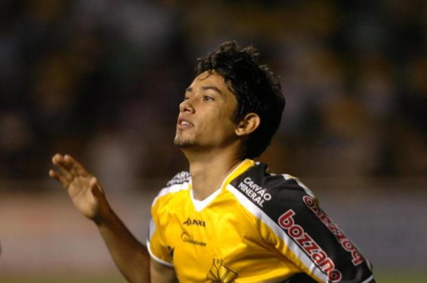 Pelo atacante Lucca, Cruzeiro pode ceder jogadores ao Criciúma Maurício Vieira/Agencia RBS Pelo atacante Lucca, Cruzeiro pode ceder jogadores ao Criciúma Maurício Vieira/Agencia RBS