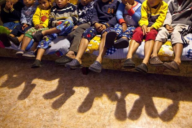 Paralisação em adoções prejudica famílias e crianças na Guatemala Rodrigo Cruz/NYTNS