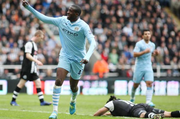 Yaya Touré é eleito o melhor jogador africano da temporada 2012 Scott Heppell/AP/ Yaya Touré é eleito o melhor jogador africano da temporada 2012 Scott Heppell/AP/