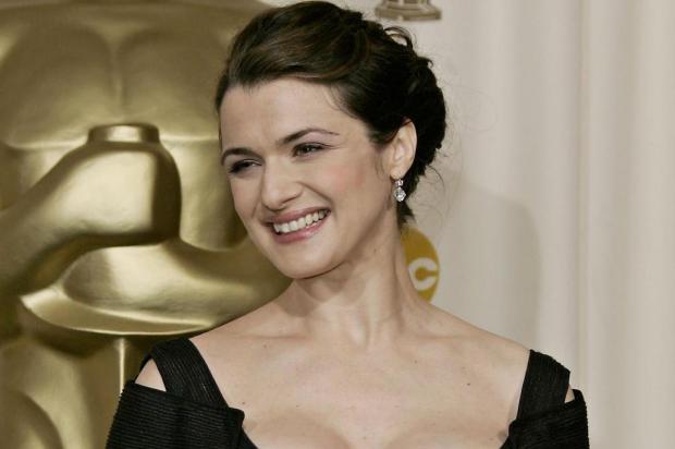 Rachel Weisz coloca casaco à venda em site para ajudar em campanha Ver Descrição/Ver Descrição Rachel Weisz coloca casaco à venda em site para ajudar em campanha Ver Descrição/Ver Descrição