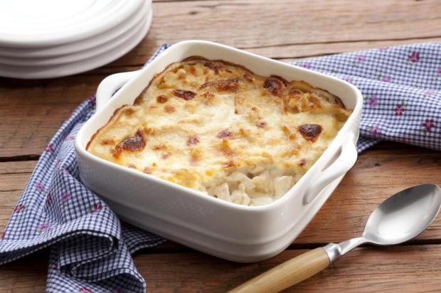 Prepare um gratinado de frango no almoço Maggi/Divulgação Prepare um gratinado de frango no almoço Maggi/Divulgação