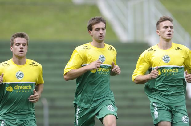 Grêmio deve oficializar acerto com quatro jogadores do Juventude nesta sexta-feira Porthus Junior / Grêmio deve oficializar acerto com quatro jogadores do Juventude nesta sexta-feira Porthus Junior /