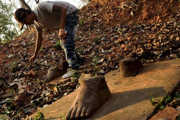Alegações de saques comprometem especialista em arte Khmer Agnes Dherbeys/NYTNS