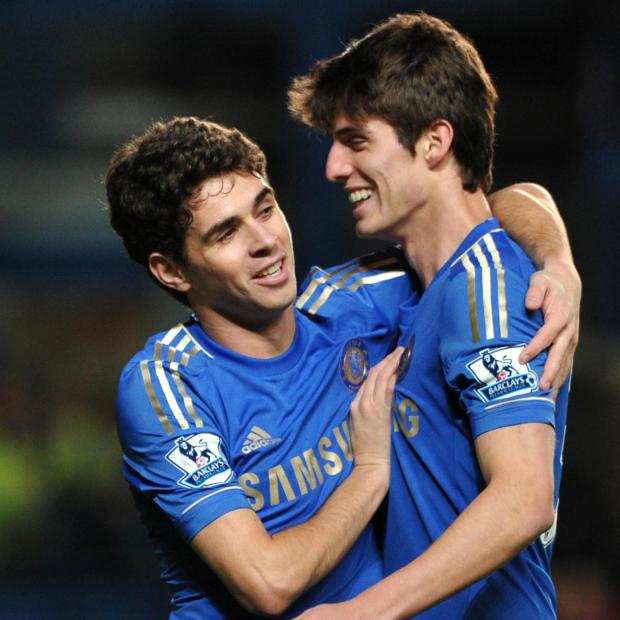 Brasileiros marcam quatro vezes e Chelsea goleia o Aston Villa por 8 a 0 CARL COURT/AFP