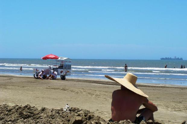 Praia do Cassino fica lotada na véspera do Natal Rafael Diverio/Agencia RBS Praia do Cassino fica lotada na véspera do Natal Rafael Diverio/Agencia RBS