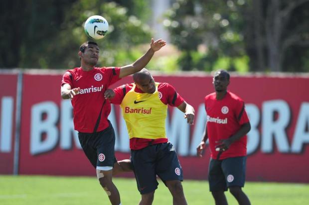 Grupo do Inter deve ter seis zagueiros em 2013: dois experientes, quatro jovens Fernando Gomes/Agencia RBS Grupo do Inter deve ter seis zagueiros em 2013: dois experientes, quatro jovens Fernando Gomes/Agencia RBS
