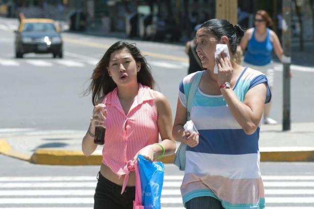 Sensação térmica em Buenos Aires chega a 50ºC Juan  Vargas/AFP