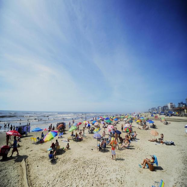 Veranistas aproveitam feriado de sol e calor no Litoral Norte Ricardo Duarte/Agência RBS