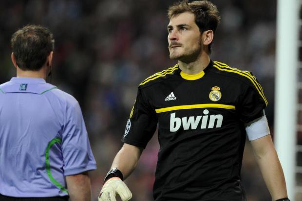 Após ser barrado por Mourinho, Iker Casillas pode deixar o Real Madrid Christof Stache/AFP