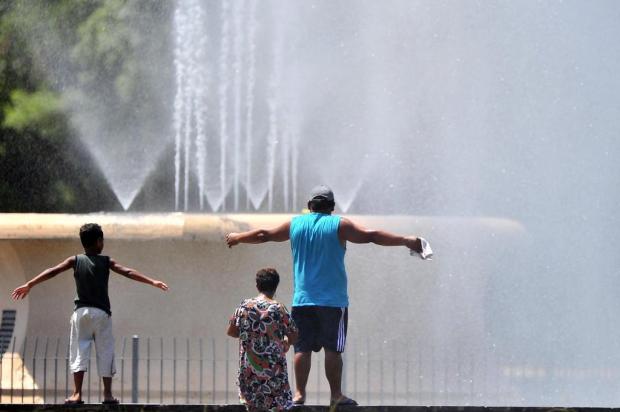 Porto Alegre registra temperatura de 39,8ºC neste Natal Tadeu Vilani/Agencia RBS Porto Alegre registra temperatura de 39,8ºC neste Natal Tadeu Vilani/Agencia RBS