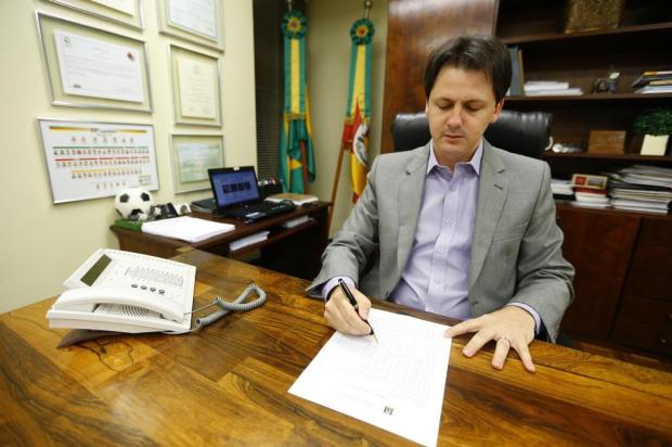 Resistência de servidores e burocracia freiam implantação de ponto eletrônico Félix Zucco/Agencia RBS Resistência de servidores e burocracia freiam implantação de ponto eletrônico Félix Zucco/Agencia RBS