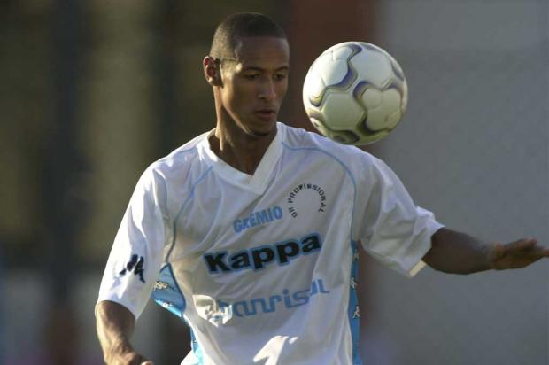 Canoas contrata o atacante Adriano Chuva, ex-Grêmio Mauro Vieira/Agência RBS/ Canoas contrata o atacante Adriano Chuva, ex-Grêmio Mauro Vieira/Agência RBS/