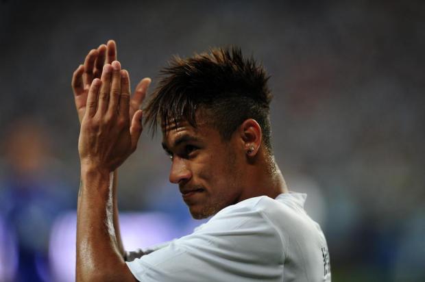 Pai de Neymar diz que ele irá para a Europa em 2014 e sonha com o Barcelona Fernando Gomes/Agencia RBS Pai de Neymar diz que ele irá para a Europa em 2014 e sonha com o Barcelona Fernando Gomes/Agencia RBS