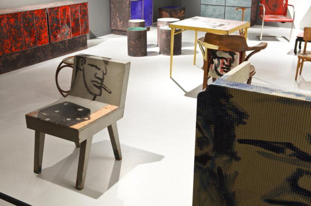 Nos Estados Unidos, exibição de design artístico apresenta arte para se acomodar Moris Moreno/NYTNS