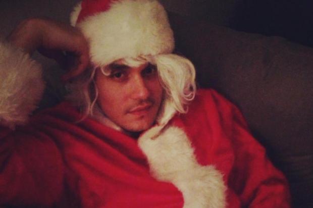 Katy Perry posta foto de John Mayer vestido de Papai Noel Twitter/Reprodução