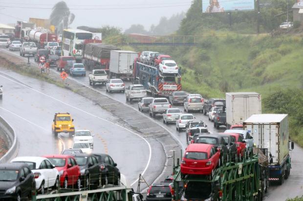BR-101 registra congestionamento de 25 quilômetros no Sul de Santa Catarina Flávio Neves/Agencia RBS BR-101 registra congestionamento de 25 quilômetros no Sul de Santa Catarina Flávio Neves/Agencia RBS
