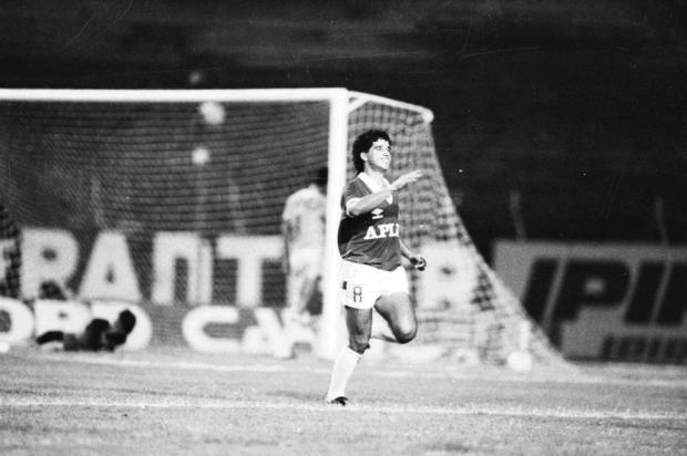 Ex-jogador do Inter, Luís Fernando Rosa Flores agora é auxiliar do Goiás Edson Vara/Agencia RBS Ex-jogador do Inter, Luís Fernando Rosa Flores agora é auxiliar do Goiás Edson Vara/Agencia RBS