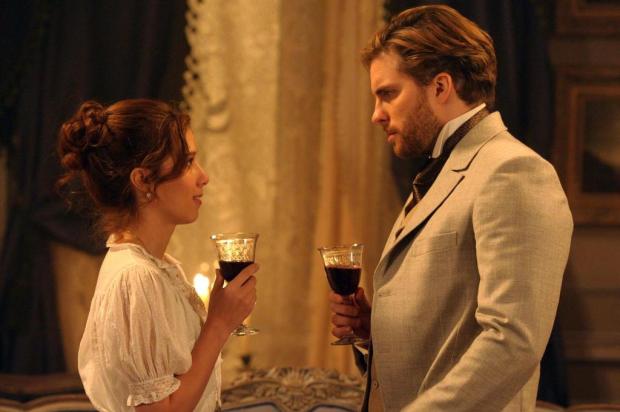 Laura e Edgar vão tentar a reconciliação em Lado a Lado JOÃO COTTA/TV Globo/Divulgação Laura e Edgar vão tentar a reconciliação em Lado a Lado JOÃO COTTA/TV Globo/Divulgação