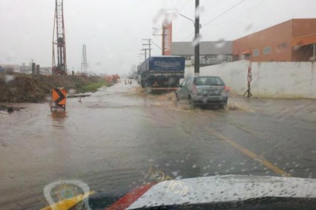 Chuva complica trânsito na BR-101 em Sombrio, Sul de Santa Catarina Divulgação/Polícia Rodoviária Federal Chuva complica trânsito na BR-101 em Sombrio, Sul de Santa Catarina Divulgação/Polícia Rodoviária Federal