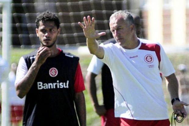 Vitória desiste de Elton e Inter procura outro destino para o volante Alexandre Lops/Divulgação