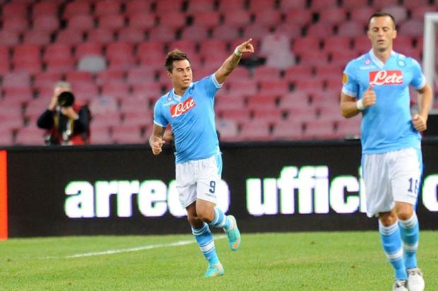 Vargas retorna à Itália e pai cobra definição rápida do futuro do atacante Divulgação/SSC Napoli/