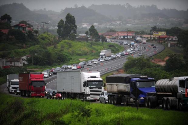 Congestionamento começa a se formar no trecho Sul da BR-101, em SC Charles Guerra/Agencia RBS Congestionamento começa a se formar no trecho Sul da BR-101, em SC Charles Guerra/Agencia RBS