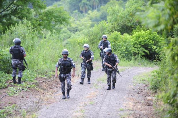 Brigada Militar fecha saídas para encurralar bandidos em Cotiporã Ronaldo Bernardi/Agencia RBS Brigada Militar fecha saídas para encurralar bandidos em Cotiporã Ronaldo Bernardi/Agencia RBS