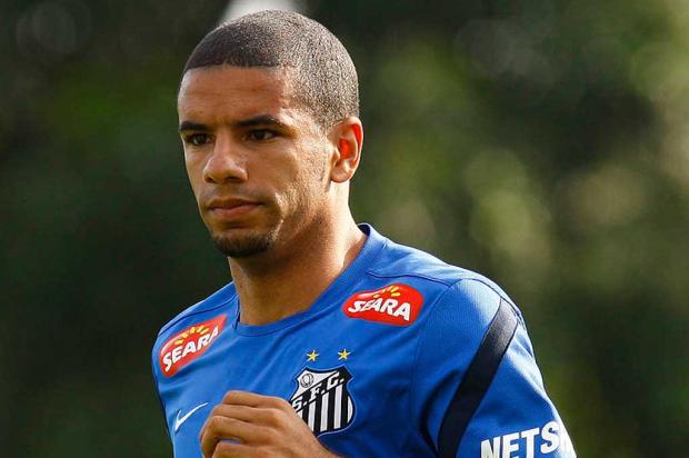 Contrato longo e melhor salário colocam Bruno Peres mais perto do Inter Ricardo Saibun/Santos FC/Divulgação/ Contrato longo e melhor salário colocam Bruno Peres mais perto do Inter Ricardo Saibun/Santos FC/Divulgação/