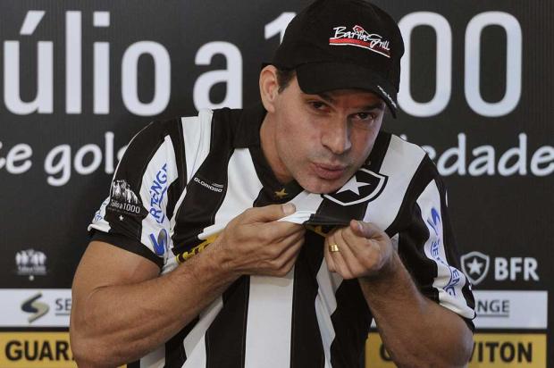 Túlio Maravilha saúda ano novo e promete gol 1000 em 2013 FERNANDO SOUTELLO/AGIF/AE /