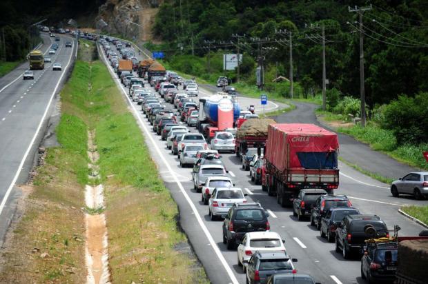 BR-101 registra cinco quilômetros de fila em Laguna no sentido Norte-Sul Charles Guerra/Agencia RBS