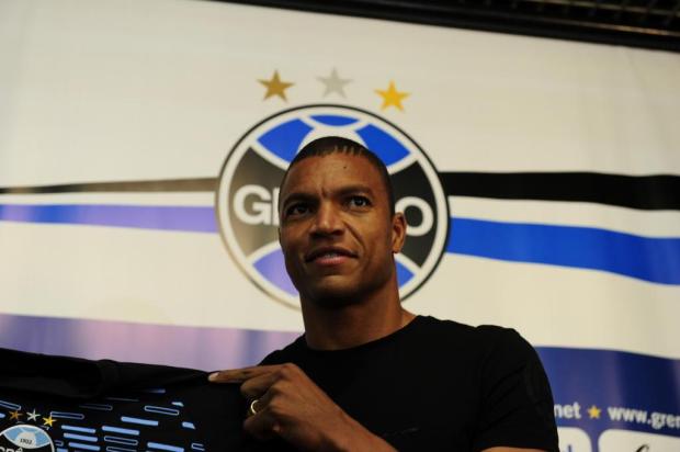 É hora de comprar, vender e trocar jogadores Ronaldo Bernardi/Agencia RBS É hora de comprar, vender e trocar jogadores Ronaldo Bernardi/Agencia RBS