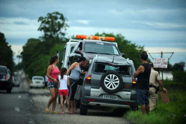Acidente na BR-101, em Laguna, deixa 8 quilômetros de fila no sentido Norte-Sul Charles Guerra/Agencia RBS Acidente na BR-101, em Laguna, deixa 8 quilômetros de fila no sentido Norte-Sul Charles Guerra/Agencia RBS