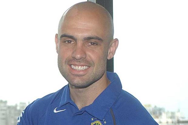 Zagueiro Cris deve ser anunciado pelo Grêmio até a próxima sexta-feira Nilton Santos/CBF News/