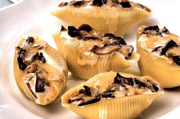 Conchas levam cogumelos e queijo gruyère no recheio Ver Descrição/Ver Descrição Conchas levam cogumelos e queijo gruyère no recheio Ver Descrição/Ver Descrição