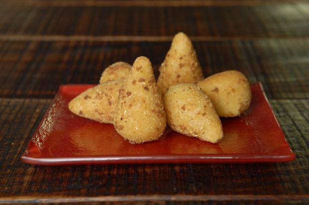 Sirva coxinhas de mandioquinha no happy hour Carlos Edler/Agencia RBS