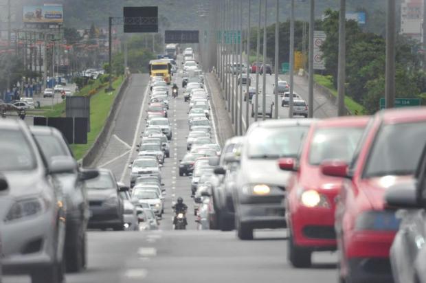 Filas chegam a 40 quilômetros na BR-101 entre Balneário Camboriú e Itajaí, sentido Norte Marcos Porto/Agencia RBS