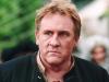 Gérard Depardieu: Ele "fugiu" para a Bélgica, buscando sentir menos peso dos impostos. O ator foi morar na vila de Nechin, perto da fronteira, e em sua nova residência, não precisará pagar impostos sobre os ganhos de capital com vendas de ações, por exemplo.