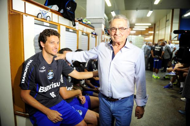 "Botem na cabeça que vamos ganhar, vocês são vitoriosos", diz Fábio Koff na reapresentação gremista Ricardo Duarte/ "Botem na cabeça que vamos ganhar, vocês são vitoriosos", diz Fábio Koff na reapresentação gremista Ricardo Duarte/