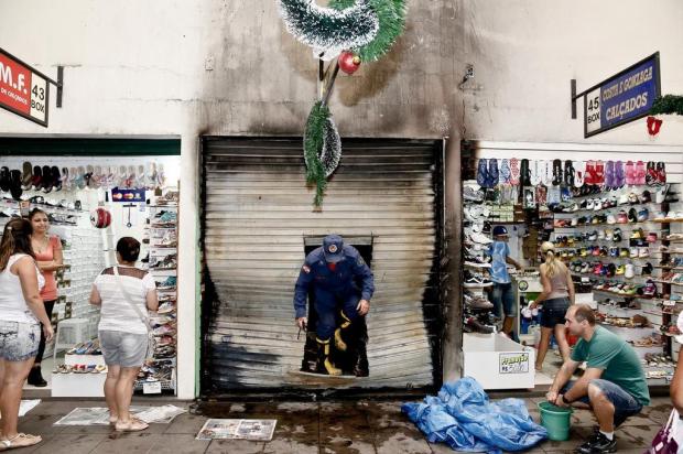 Fogo no Mercado Público de Florianópolis começou em ventilador de teto, aponta perícia Jessé Giotti/Agencia RBS Fogo no Mercado Público de Florianópolis começou em ventilador de teto, aponta perícia Jessé Giotti/Agencia RBS