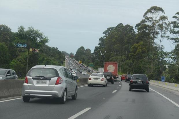BR-101 tem filas de 11 quilômetros no sentido Norte, em Balneário Camboriú Rafaela Martins/Agencia RBS